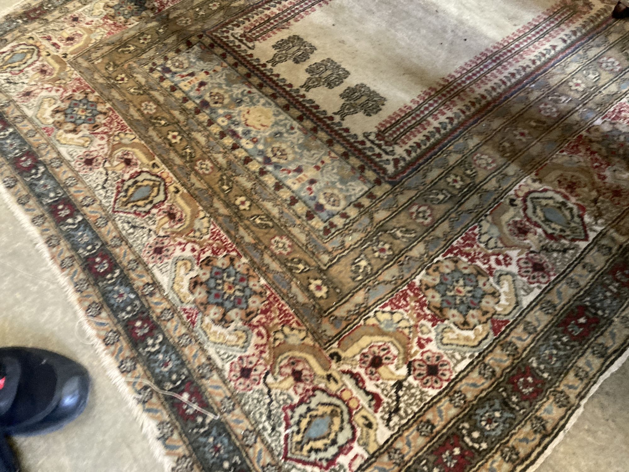 A North West Persian prayer rug, 190 x 130cm